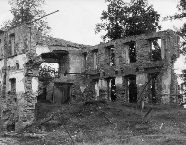 Иллюстрация к книге — Строгоновы. 500 лет рода. Выше только цари [i_385.jpg]