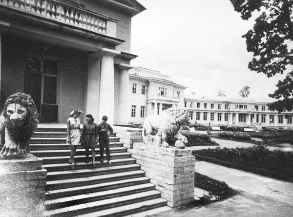 Иллюстрация к книге — Строгоновы. 500 лет рода. Выше только цари [i_387.jpg]