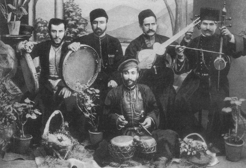 Иллюстрация к книге — Пиросмани [i_033.jpg]