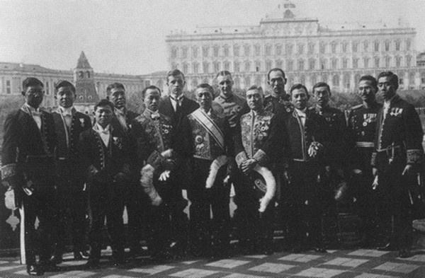 Иллюстрация к книге — Роман Ким [i_032.jpg]