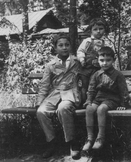 Иллюстрация к книге — Роман Ким [i_044.jpg]