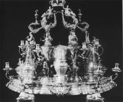 Иллюстрация к книге — Бирон [i_040.jpg]