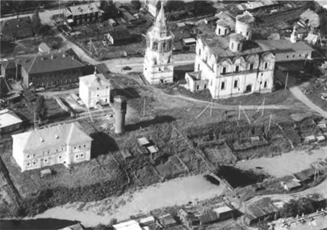 Иллюстрация к книге — Анна Леопольдовна [i_046.jpg]