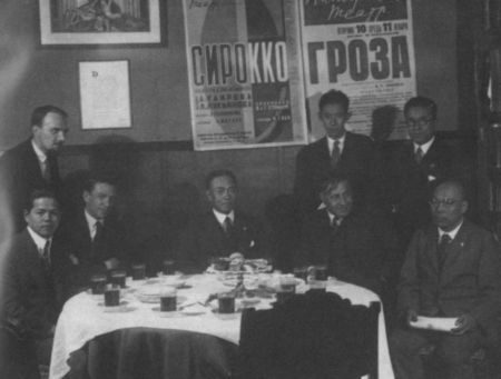 Иллюстрация к книге — Таиров [i_032.jpg]