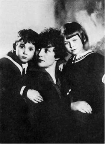 Иллюстрация к книге — Сергей Есенин. Биография [i_101.jpg]