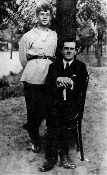 Иллюстрация к книге — Сергей Есенин. Биография [i_117.jpg]