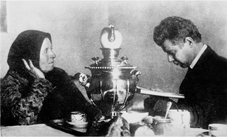 Иллюстрация к книге — Сергей Есенин. Биография [i_207.jpg]