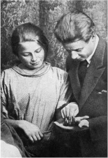 Иллюстрация к книге — Сергей Есенин. Биография [i_212.jpg]