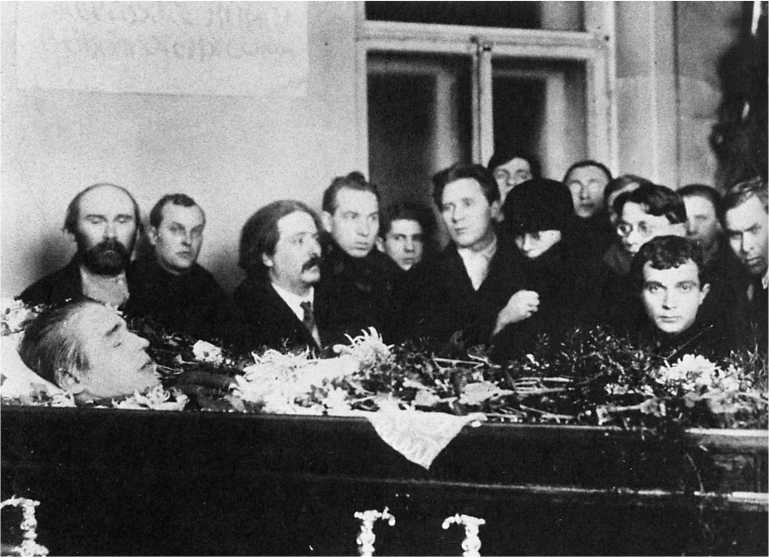 Иллюстрация к книге — Сергей Есенин. Биография [i_219.jpg]