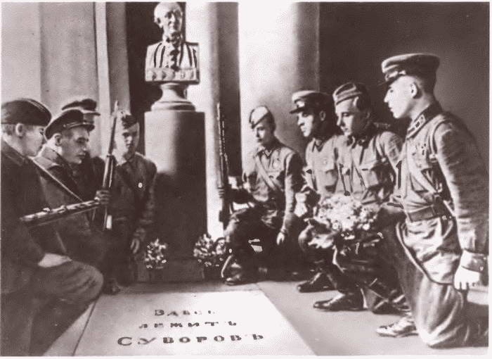 Иллюстрация к книге — Суворов [i_081.jpg]