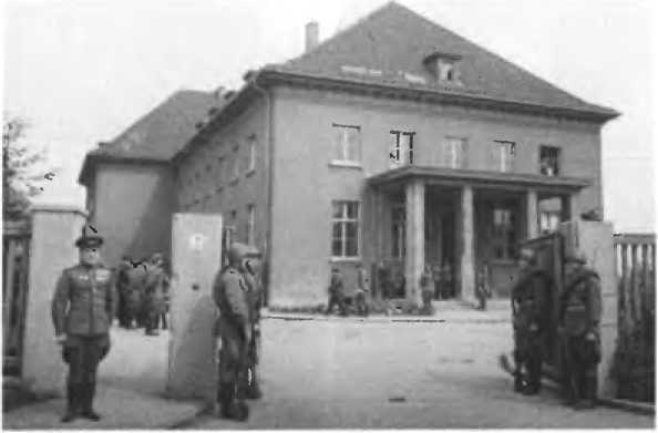 Иллюстрация к книге — Александр Коротков [i_070.jpg]