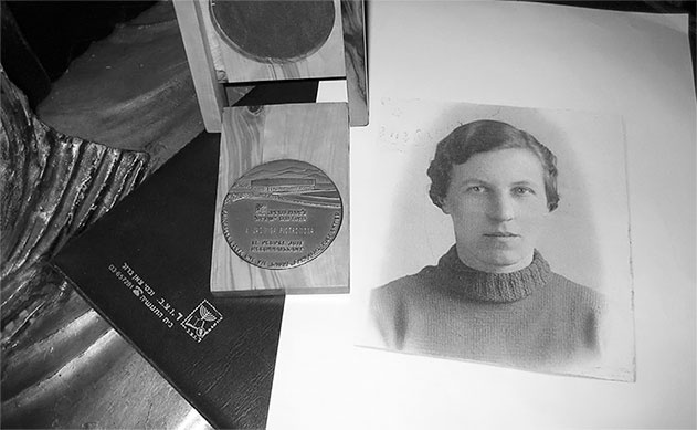 Иллюстрация к книге — Храброе сердце Ирены Сендлер [i_021.jpg]