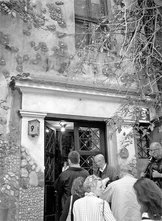 Иллюстрация к книге — Храброе сердце Ирены Сендлер [i_022.jpg]