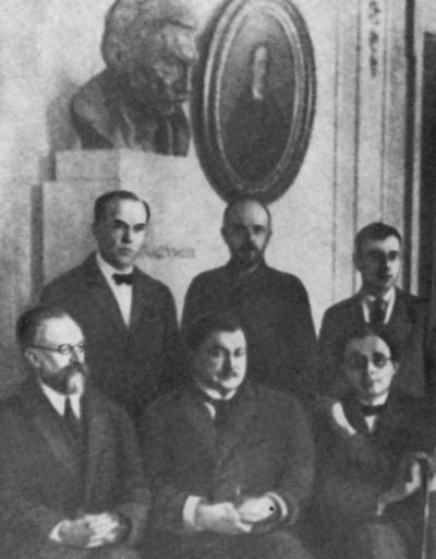 Иллюстрация к книге — Шостакович [i_019.jpg]