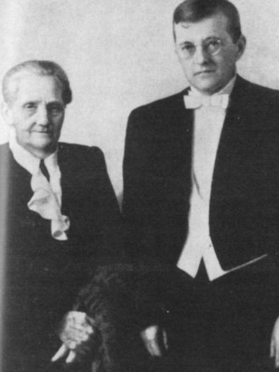 Иллюстрация к книге — Шостакович [i_040.jpg]