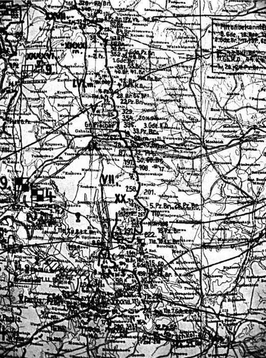 Иллюстрация к книге — Их послал на смерть Жуков? Гибель армии генерала Ефремова [i_056.jpg]