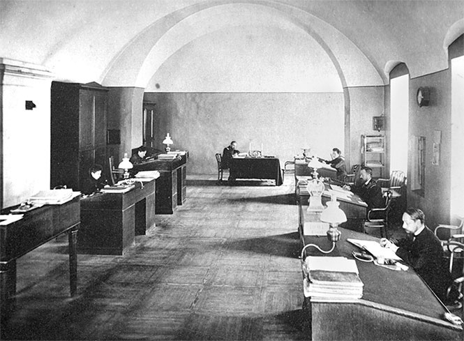 Иллюстрация к книге — Смольный институт. Дневники воспитанниц [i_003.jpg]