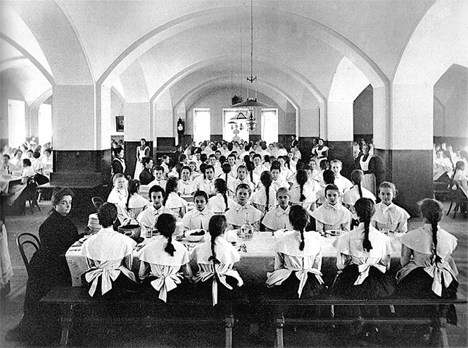 Иллюстрация к книге — Смольный институт. Дневники воспитанниц [i_009.jpg]