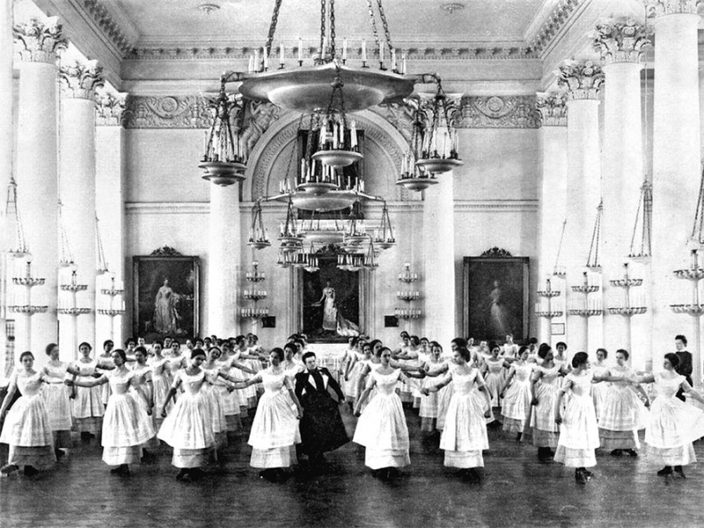 Иллюстрация к книге — Смольный институт. Дневники воспитанниц [i_015.jpg]