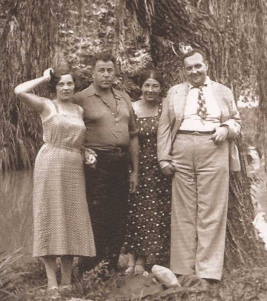 Иллюстрация к книге — Лидия Русланова. Душа-певица [i_025.jpg]