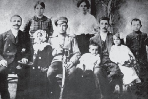 Иллюстрация к книге — Брежнев [i_005.jpg]