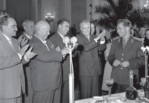 Иллюстрация к книге — Брежнев [i_020.jpg]