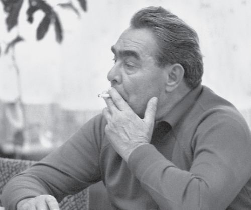 Иллюстрация к книге — Брежнев [i_024.jpg]