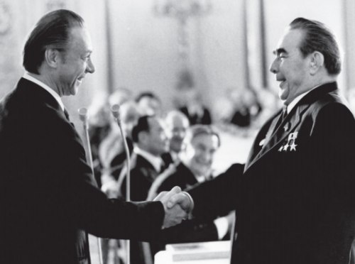 Иллюстрация к книге — Брежнев [i_042.jpg]