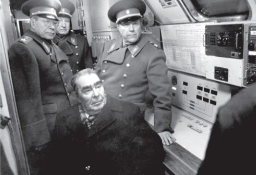 Иллюстрация к книге — Брежнев [i_046.jpg]