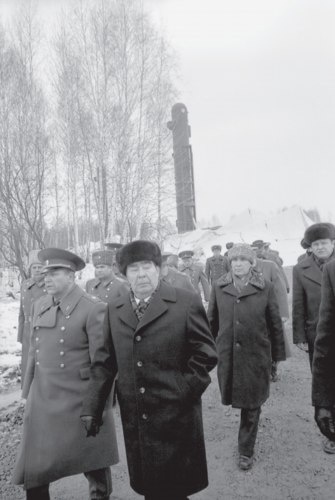 Иллюстрация к книге — Брежнев [i_050.jpg]