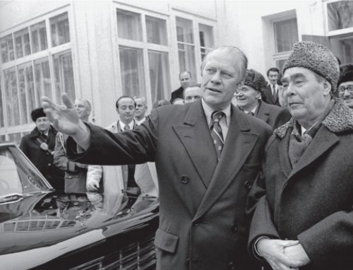 Иллюстрация к книге — Брежнев [i_057.jpg]