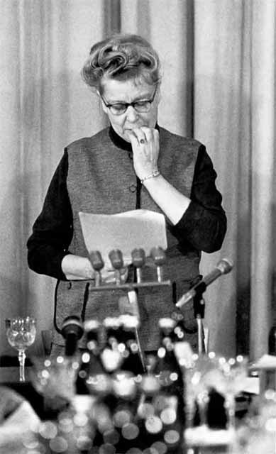 Иллюстрация к книге — Фурцева [i_024.jpg]