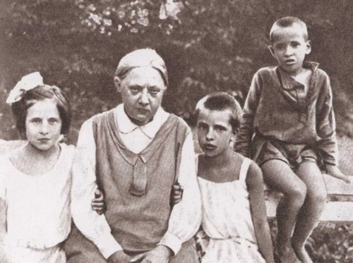 Иллюстрация к книге — Крупская [i_033.jpg]