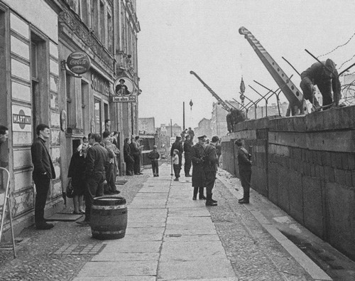 Иллюстрация к книге — Маркус Вольф [i_017.jpg]