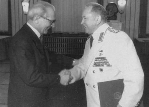 Иллюстрация к книге — Маркус Вольф [i_040.jpg]