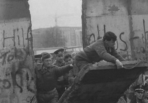 Иллюстрация к книге — Маркус Вольф [i_043.jpg]