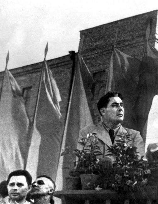 Иллюстрация к книге — Эпоха победителей. Воспоминания пламенных лет! [i_001.jpg]