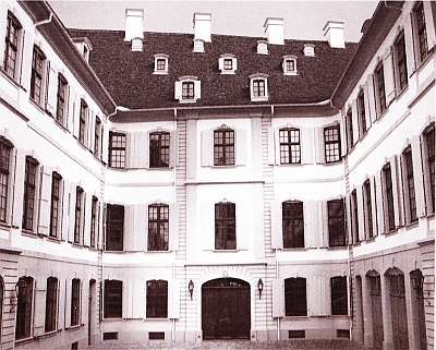 Иллюстрация к книге — Калиостро [i_018.jpg]