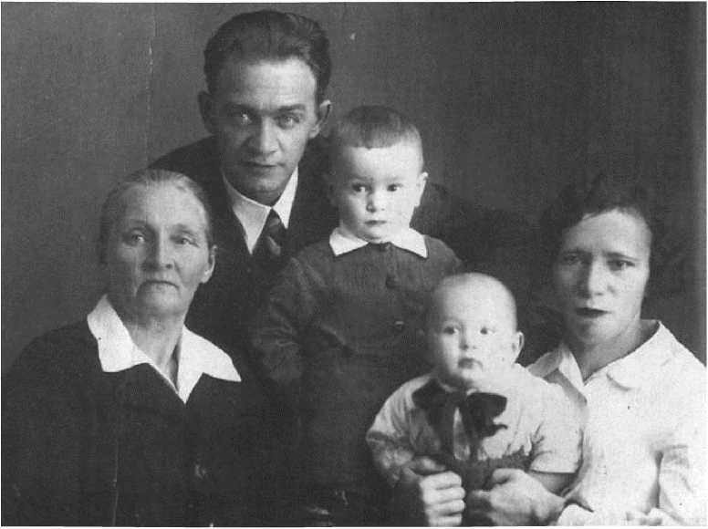 Иллюстрация к книге — Эдик. Путешествие в мир детского писателя Эдуарда Успенского [i_005.jpg]