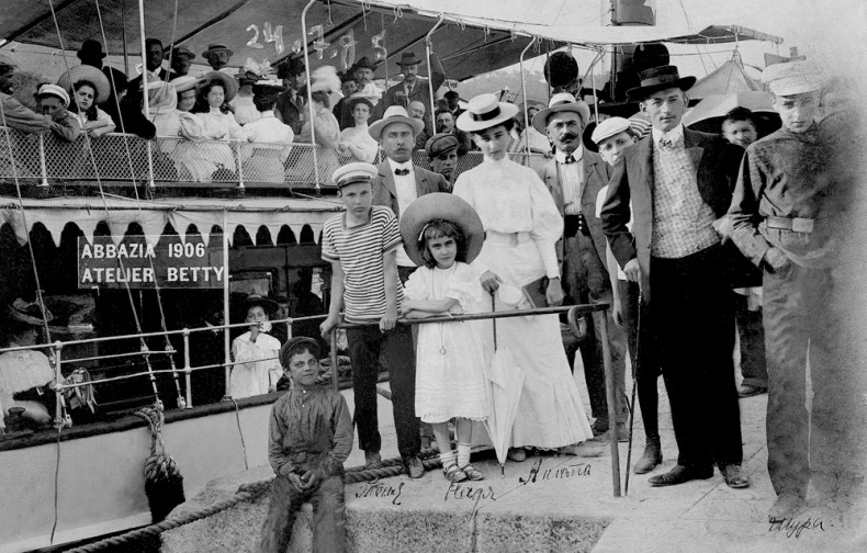 Иллюстрация к книге — "Посмотрим, кто кого переупрямит...". Надежда Яковлевна Мандельштам в письмах, воспоминаниях, свидетельствах [i_015.jpg]