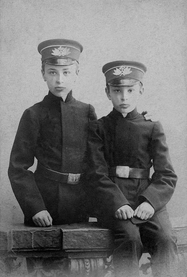 Иллюстрация к книге — "Посмотрим, кто кого переупрямит...". Надежда Яковлевна Мандельштам в письмах, воспоминаниях, свидетельствах [i_016.jpg]