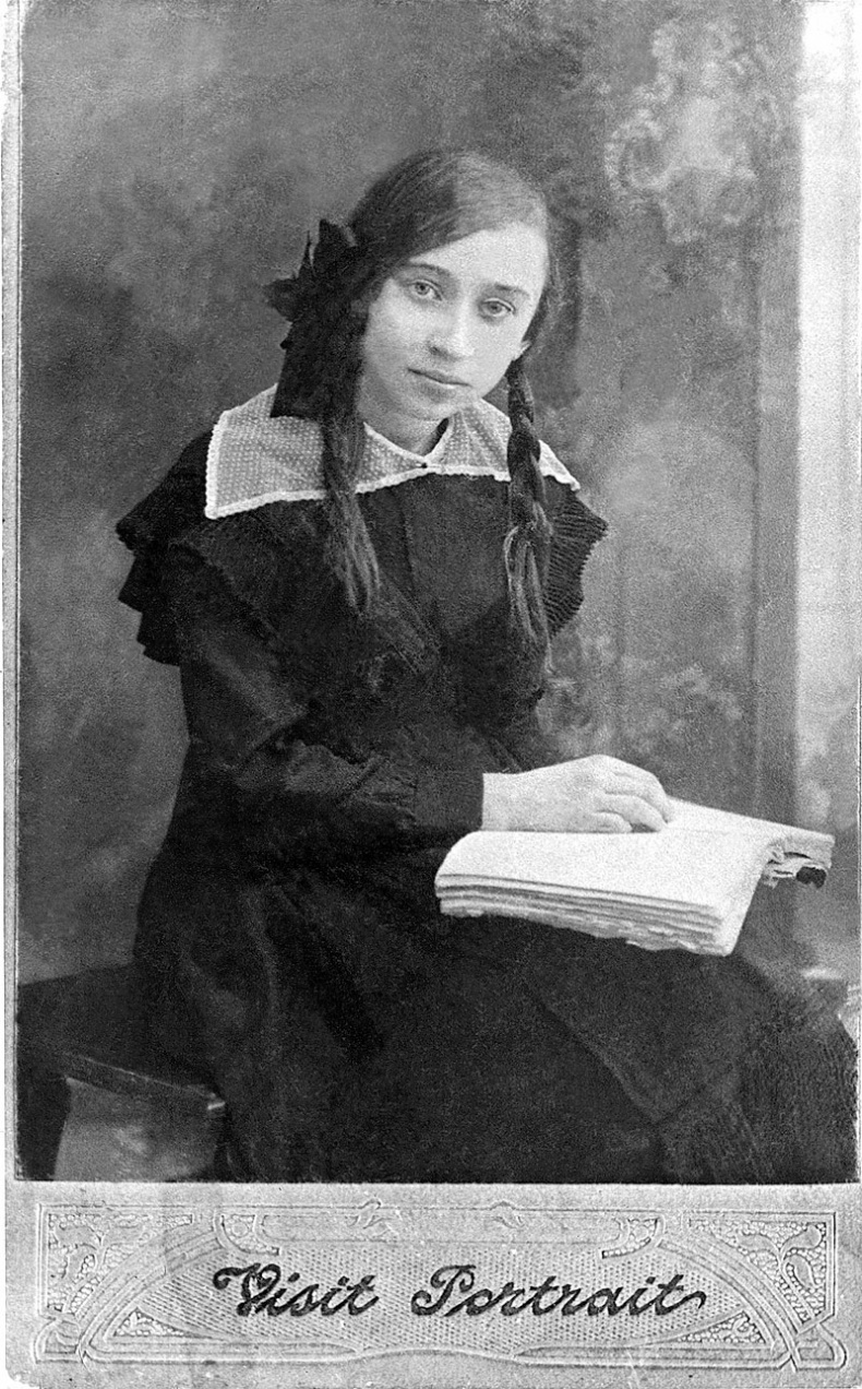 Иллюстрация к книге — "Посмотрим, кто кого переупрямит...". Надежда Яковлевна Мандельштам в письмах, воспоминаниях, свидетельствах [i_020.jpg]