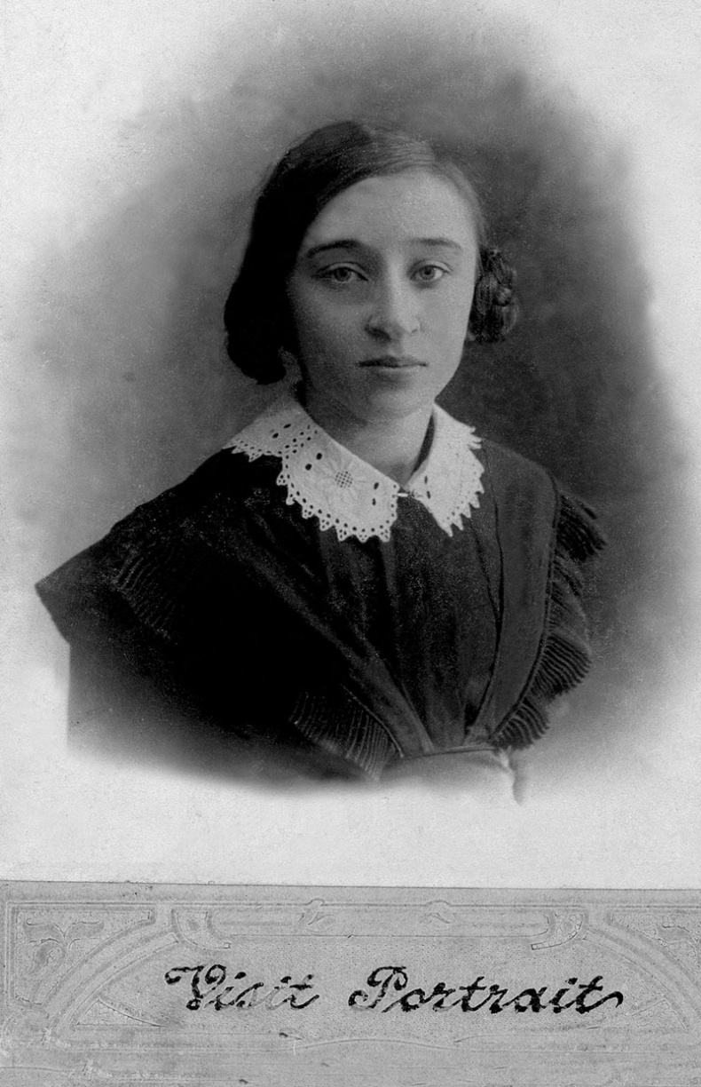 Иллюстрация к книге — "Посмотрим, кто кого переупрямит...". Надежда Яковлевна Мандельштам в письмах, воспоминаниях, свидетельствах [i_021.jpg]