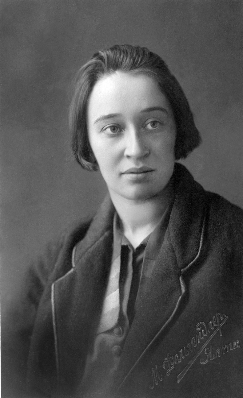 Иллюстрация к книге — "Посмотрим, кто кого переупрямит...". Надежда Яковлевна Мандельштам в письмах, воспоминаниях, свидетельствах [i_030.jpg]