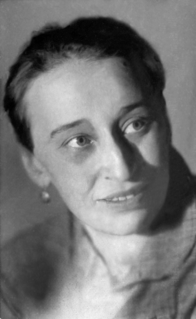 Иллюстрация к книге — "Посмотрим, кто кого переупрямит...". Надежда Яковлевна Мандельштам в письмах, воспоминаниях, свидетельствах [i_031.jpg]