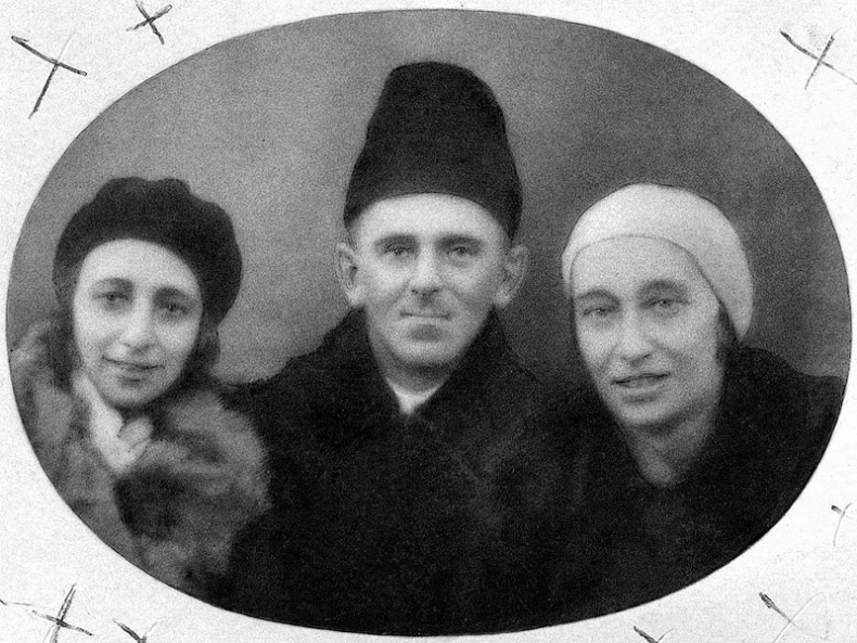 Иллюстрация к книге — "Посмотрим, кто кого переупрямит...". Надежда Яковлевна Мандельштам в письмах, воспоминаниях, свидетельствах [i_032.jpg]