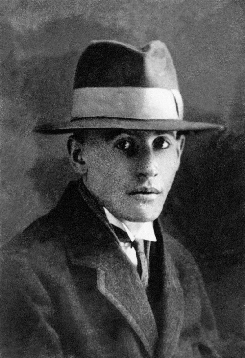 Иллюстрация к книге — "Посмотрим, кто кого переупрямит...". Надежда Яковлевна Мандельштам в письмах, воспоминаниях, свидетельствах [i_037.jpg]