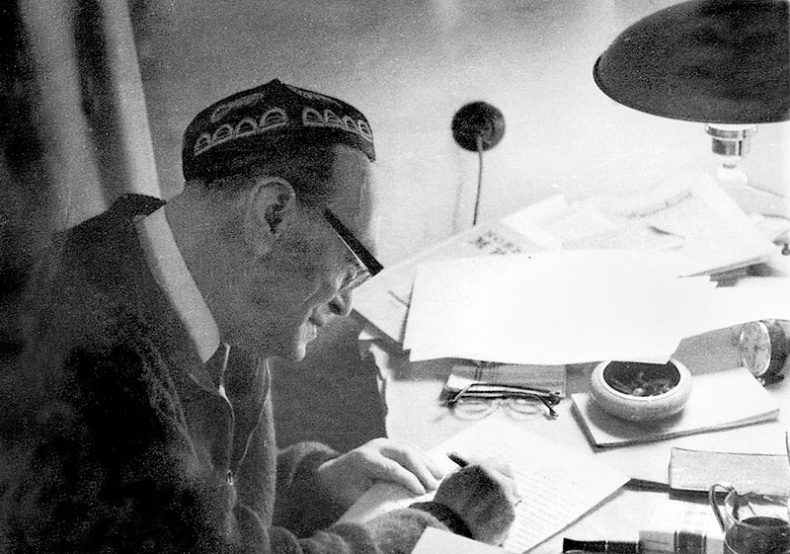 Иллюстрация к книге — "Посмотрим, кто кого переупрямит...". Надежда Яковлевна Мандельштам в письмах, воспоминаниях, свидетельствах [i_051.jpg]