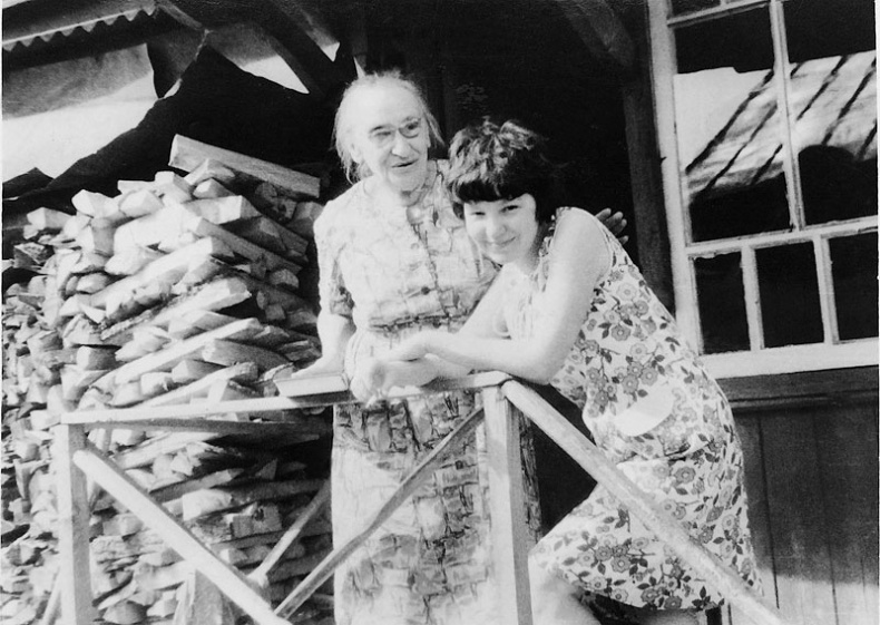 Иллюстрация к книге — "Посмотрим, кто кого переупрямит...". Надежда Яковлевна Мандельштам в письмах, воспоминаниях, свидетельствах [i_056.jpg]