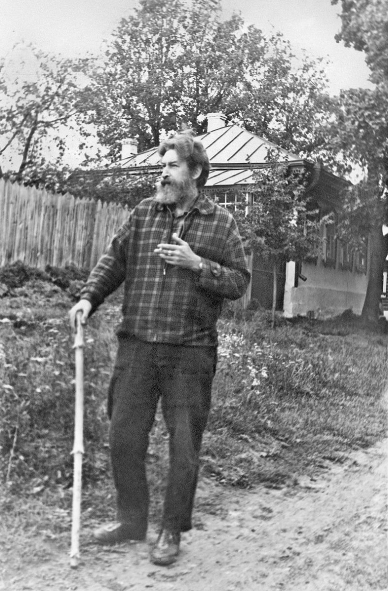 Иллюстрация к книге — "Посмотрим, кто кого переупрямит...". Надежда Яковлевна Мандельштам в письмах, воспоминаниях, свидетельствах [i_067.jpg]